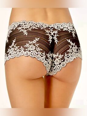 •Wacoal L Embrace Lace Black Boyshort Panty! NEW!